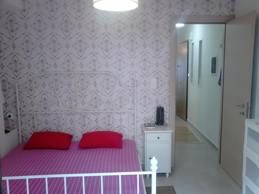 Luxury Apartment By The Beach Néa Péramos Kültér fotó