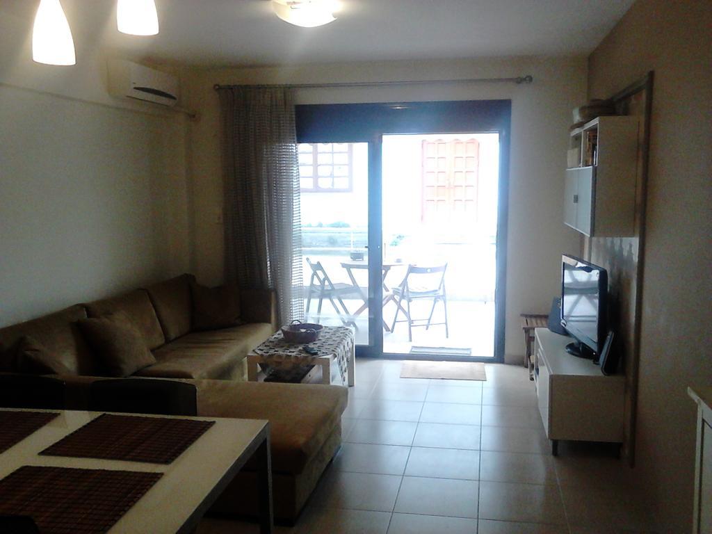 Luxury Apartment By The Beach Néa Péramos Kültér fotó